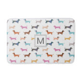 Dackel Muster farbige Wurstwaren Monogramm Badematte (Vorderseite)
