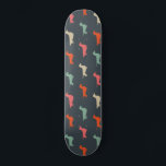 Dackel Silhouetten Dackel Hund Lover Skateboard<br><div class="desc">Dackel Lover's Skateboard. Farbige Silhouetten mit langen Hunden,  Drahthaar und glatt beschichteten Dackeln. Besuchen Sie Jenn’s Doodle World für noch mehr Produkte mit diesem lustigen Dackeln-Design,  sowie für weitere Hundeschenkgeschenke.</div>