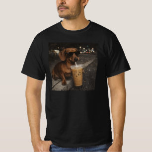 Dackel trinkt Eiskaffee Lustiges Hunde-Meme T-Shirt