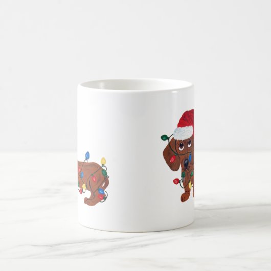 Dackel verwirrt in den Weihnachtslichtern (rot) Kaffeetasse (Mittel)