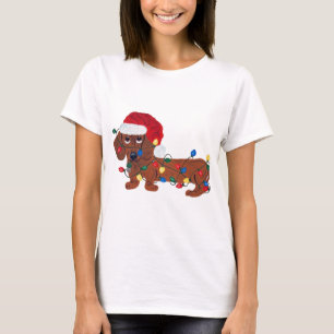 Dackel verwirrt in den Weihnachtslichtern (rot) T-Shirt