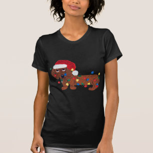 Dackel verwirrt in den Weihnachtslichtern (rot) T-Shirt