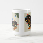 Dackel verwirrte in Weihnachtslicht-Schwarzem/in Kaffeetasse (Mittel)