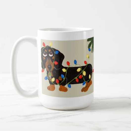 Dackel verwirrte in Weihnachtslicht-Schwarzem/in Kaffeetasse (Links)