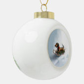 Dackel Weihnachtsschnee im Winter Keramik Kugel-Ornament (Links)