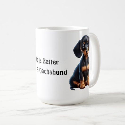 Dackel Welpe sitzen und mit unschuldig suchen Kaffeetasse (VorderseiteRechts)