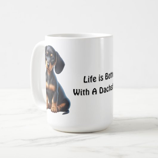 Dackel Welpe sitzen und mit unschuldig suchen Kaffeetasse (Vorderseite Links)