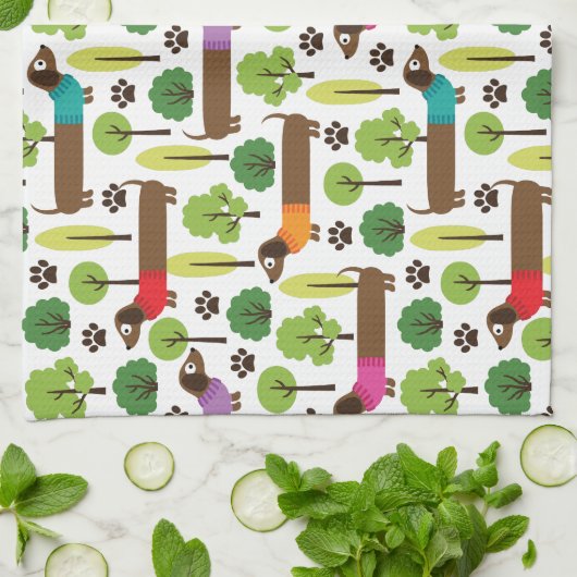 Dackeln auf einem Weg im Park Geschirrtuch (Gefaltet)