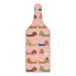 Dackeln auf rosa schneidebrett