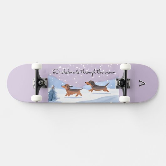 Dackeln durch den Schnee Mit Monogramm Weihnachten Skateboard (Horizontal)