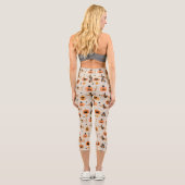 Dackeln im Halloween-Kostümmuster Capri Leggings (Rückseite)