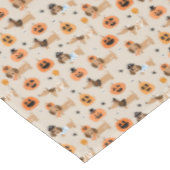 Dackeln im Halloween-Kostümmuster Tischdecke (Schrägansicht)
