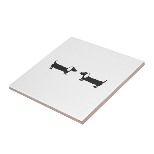 Dackeln in der Schwarzweiss-Liebe Fliese (Seite)