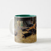 Dackeln mit Welpe in der stabilen Hermine Bieder Zweifarbige Tasse (Vorderseite Links)