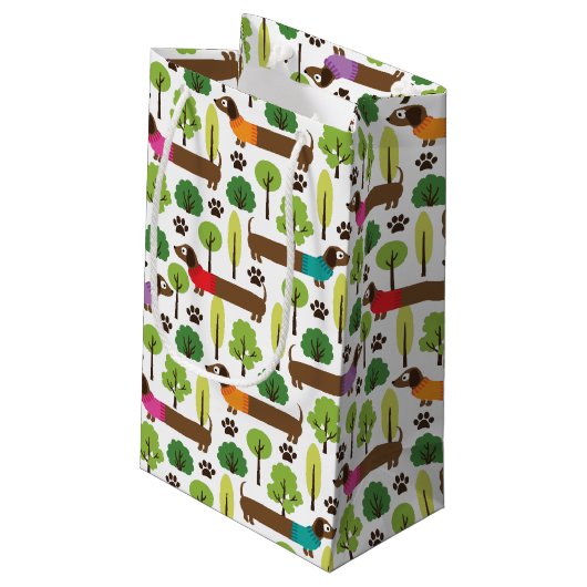 Dackeln zu Fuß im Park Kleine Geschenktüte (Rückseite Schrägansicht)