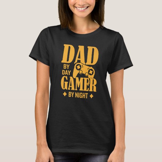 Dad By Day Gamer By Night Father Family Kids Paren T-Shirt (Vorderseite)
