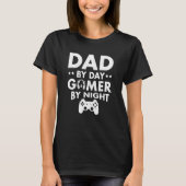 Dad By Day Gamer By Night Gamer Fathers Day T-Shirt (Vorderseite)
