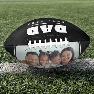 DAD Est. 20XX Moderne Typografie Familienfoto Football