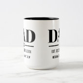Dad Est. Year Name Number Bold Font Zweifarbige Tasse (Mittel)