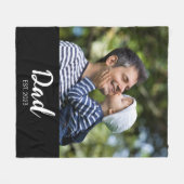Dad Established Black Modern Script Photo  Fleecedecke (Vorderseite (Horizontal))
