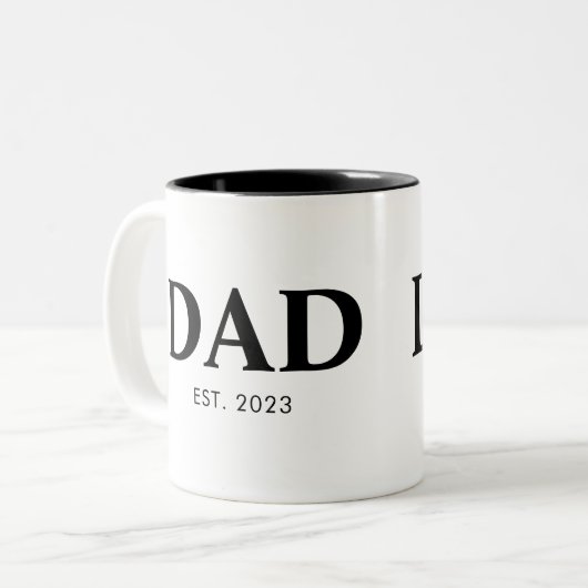 Dad Established Minimal Simple Text Est Year Zweifarbige Tasse (Vorderseite Links)