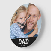 Dad Established Modern White Photo Round Große Wanduhr (Winkel)