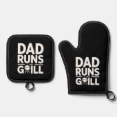 Dad Runs the Grill Strong BBQ Statement Ofenhandschuh & Topflappen-Set (Vorderseite)