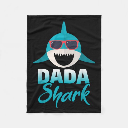 Dada Shark Wearing Cool Sungles Daddy Fleecedecke (Vorderseite)