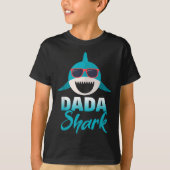 Dada Shark Wearing Cool Sungles Daddy T-Shirt (Vorderseite)