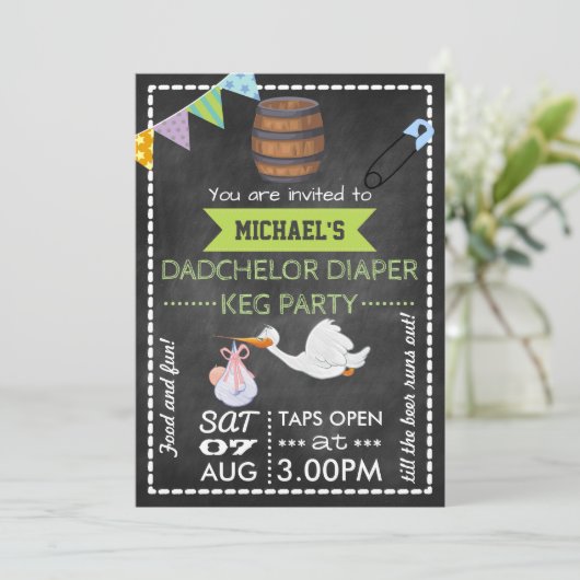 Dadchelor Baby Duschkabine Keg Party Chalkboard Einladung (Stehend Vorderseite)