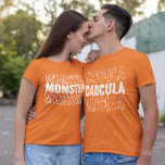 Dadcula - Spooky-Väter T-Shirt<br><div class="desc">Entfesseln Sie Ihren inneren "Dadcula" mit diesem fang-tastischen T - Shirt, der Spaß macht! 🧛 Spooky Design perfekt für den verspielten Vater, der Halloween Lieben. Nimm dieses unheimliche Design als ein lustiges Halloween-Geschenk für deinen Freund oder Verwandten, der auch Lieben einzigartigen und spukhaften Mode. Das Design ist auch ideal...</div>
