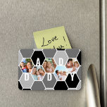 Daddy 5 Foto 5 Letter Honeycomb Foto Collage Magnet<br><div class="desc">Honeycomb Foto Magnet,  personalisiert mit 5 Ihrer Lieblings-Fotos und gedruckt mit einem 5-Buchstaben-Namen,  wie DADDY. Das Design verfügt über eine Collage aus Wabenkolben in einer einfarbigen Farbpalette aus Schwarz-weißen und grauen Fotos. Für alternative Farben und verschiedene Längennamen,  durchsuchen Sie bitte meinen Shop in der Honeycomb Foto Collage Kollektion.</div>