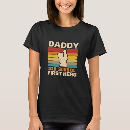 Daddy A Son's First Hero Father's Day Papa T-Shirt (Vorderseite)