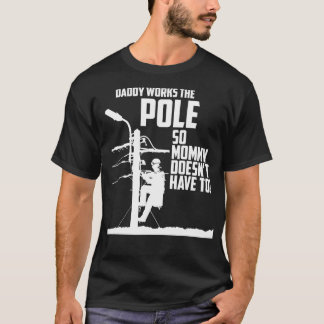 Daddy arbeitet den Pole so, dass Mami ihn nicht zu T-Shirt