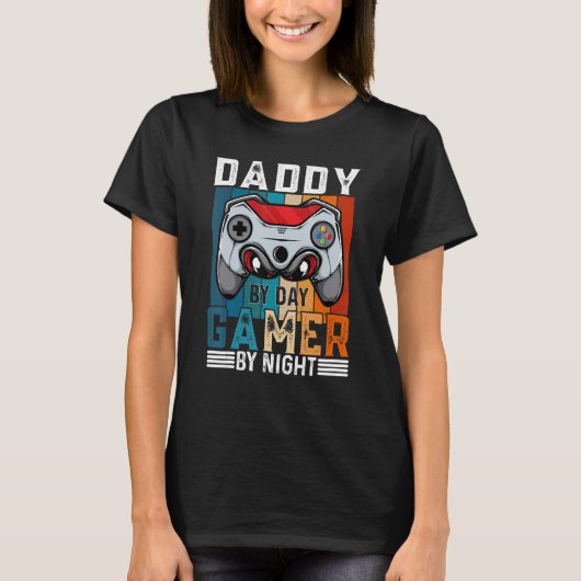 DADDY By Day Gamer By Night Meme For Gamers T-Shirt (Vorderseite)