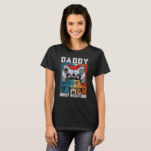 DADDY By Day Gamer By Night Meme For Gamers T-Shirt (Vorne ganz)