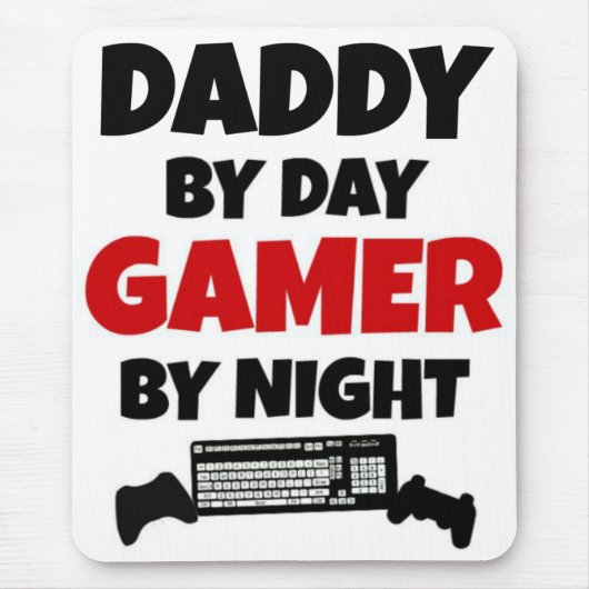 Daddy by Day Gamer by Night Mousepad (Vorne)