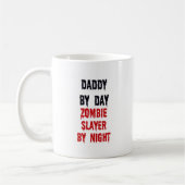 Daddy by Day Zombie Slayer by Night Kaffeetasse (Links)