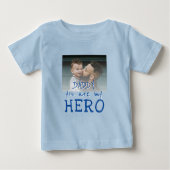 Daddy, du bist mein Held Typografy Vater Foto Baby T-shirt (Vorderseite)