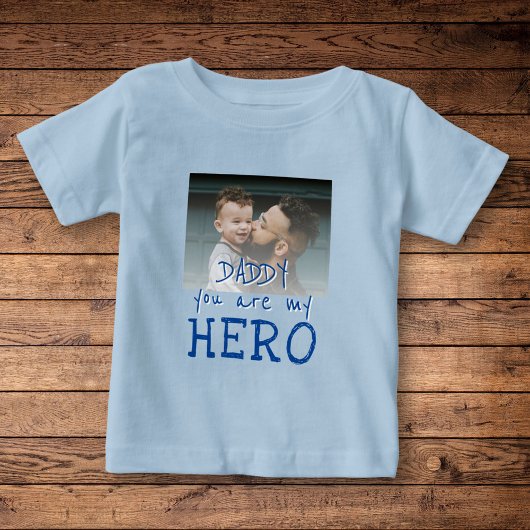 Daddy, du bist mein Held Typografy Vater Foto Baby T-shirt
