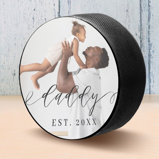 Daddy Elegant Script Minimal Father's Day Photo Eishockey Puck