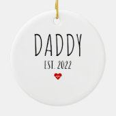 Daddy est 2022 new dad Pregnancy Ankündigung Keramik Ornament (Hinten)