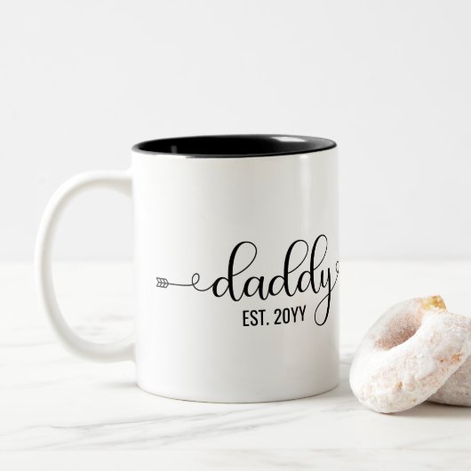 Daddy Est, New Dad | Papa zu Geschenken Zweifarbige Tasse (Mit Donut)