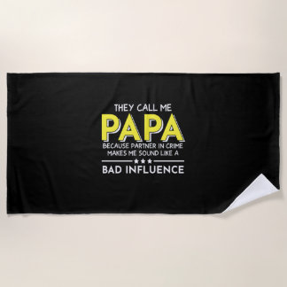 Daddy Geschenk, das sie mich Papas nennen Strandtuch