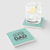 Daddy Gift Proud Super Vater Steinuntersetzer (Seitenansicht)