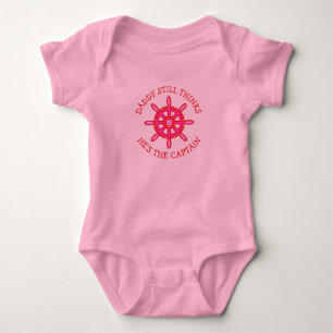 Daddy glaubt, er sei der Captain Funny Baby Strampler