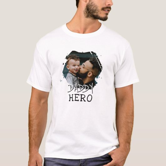 Daddy Hero Typografy Vater Foto Keepake T-Shirt (Vorderseite)