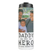 Daddy Hero Typografy Vatertag Foto Thermosbecher (Vorderseite)