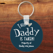 Daddy ist Eigentum von Kindsnamen Schlüsselanhänger (Vorderseite)