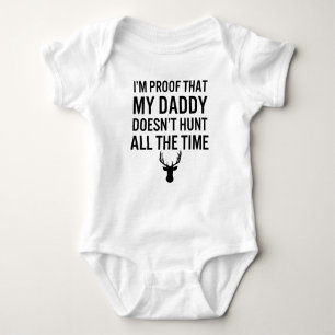 Daddy jagt nicht die ganze Zeit Baby Shirt